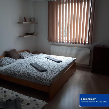 Utulny Apartman V Bratislava 6 Apartment Bagian luar foto