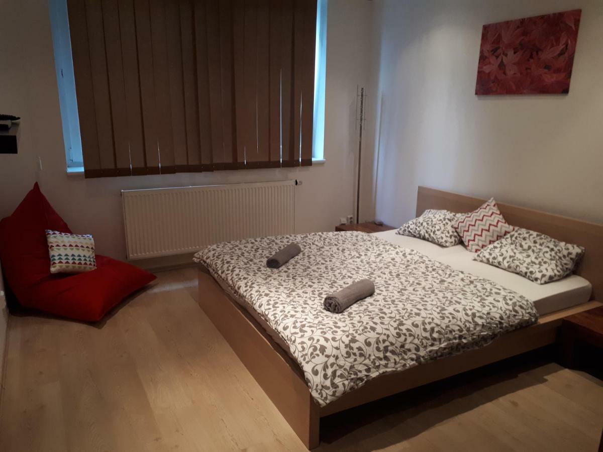 Utulny Apartman V Bratislava 6 Apartment Bagian luar foto