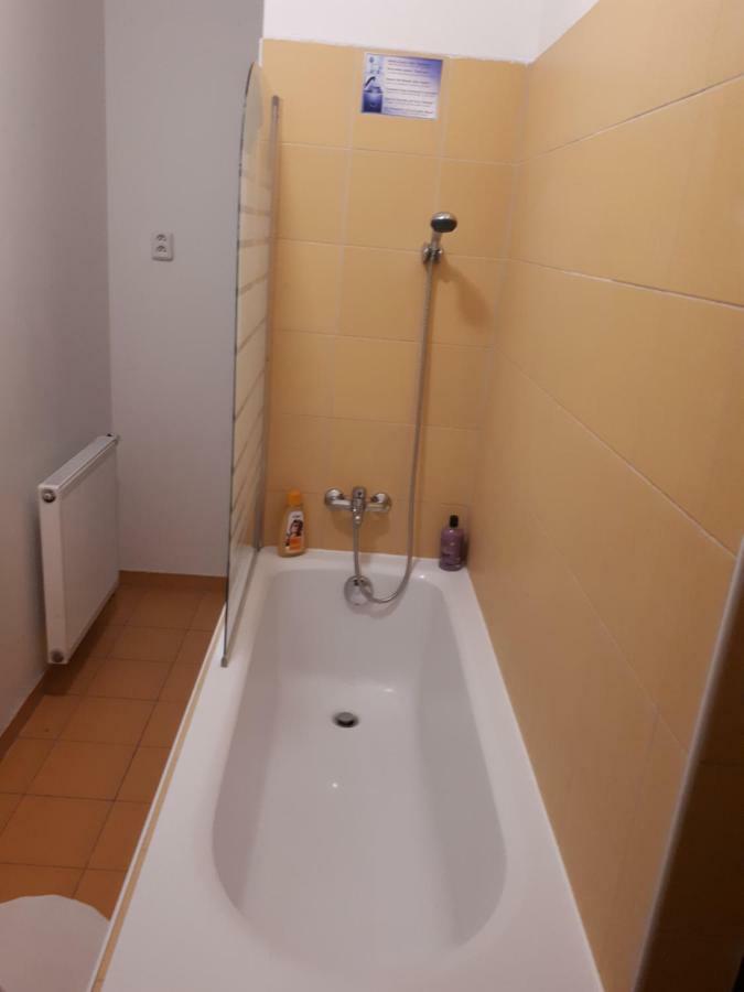 Utulny Apartman V Bratislava 6 Apartment Bagian luar foto