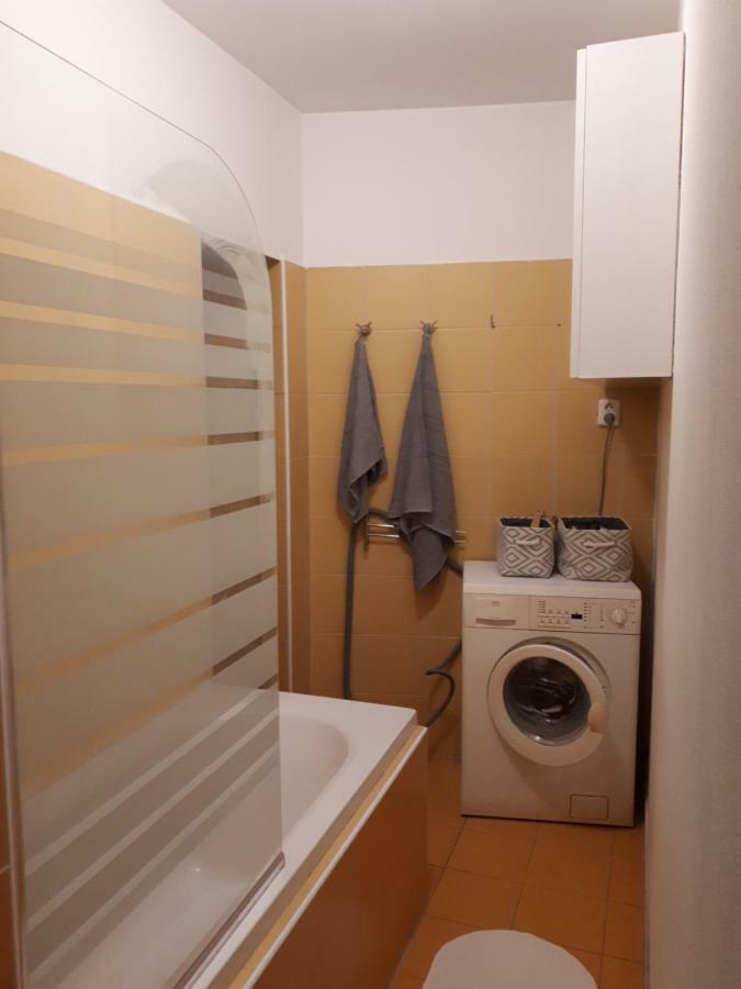 Utulny Apartman V Bratislava 6 Apartment Bagian luar foto