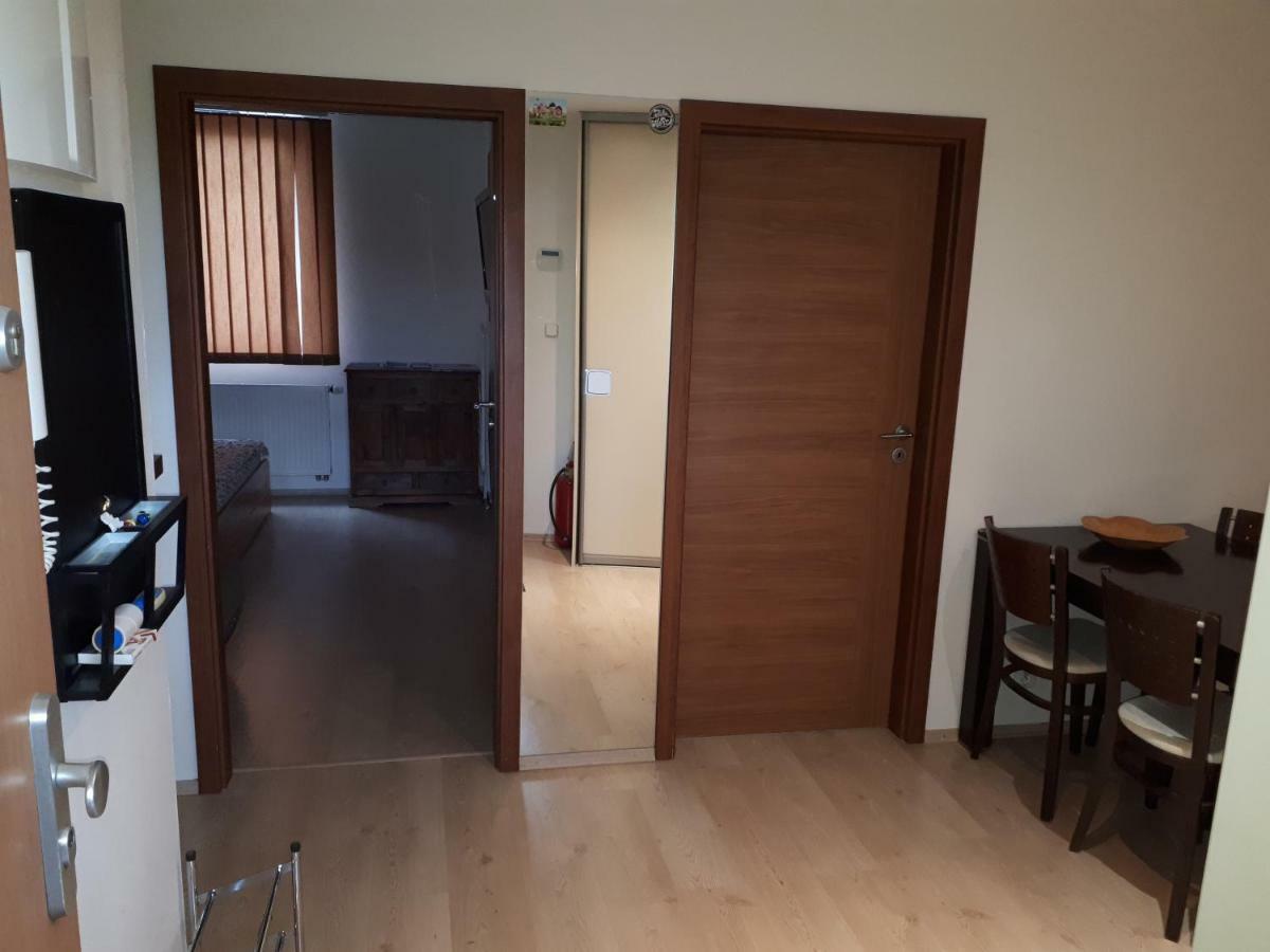 Utulny Apartman V Bratislava 6 Apartment Bagian luar foto