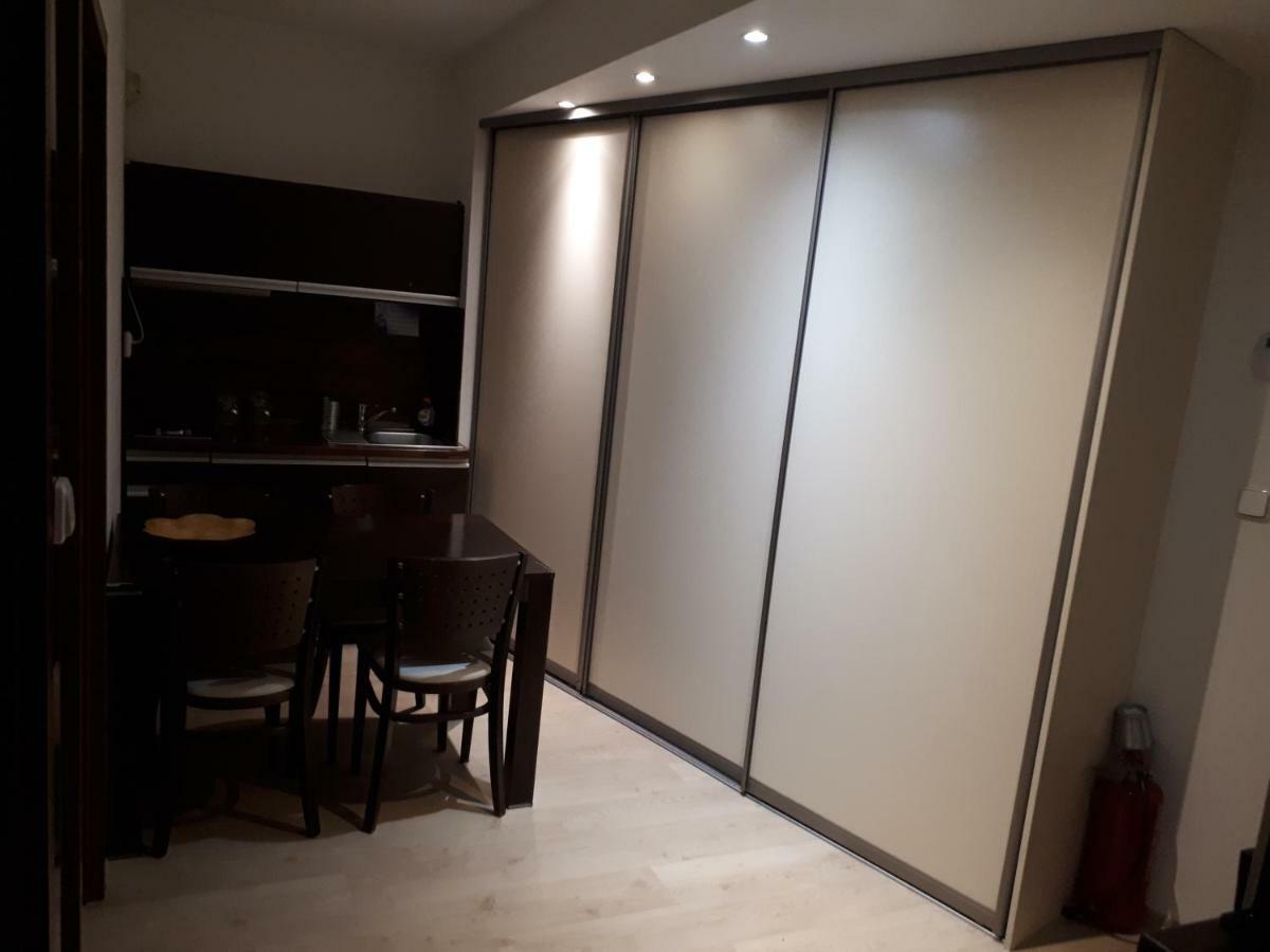 Utulny Apartman V Bratislava 6 Apartment Bagian luar foto